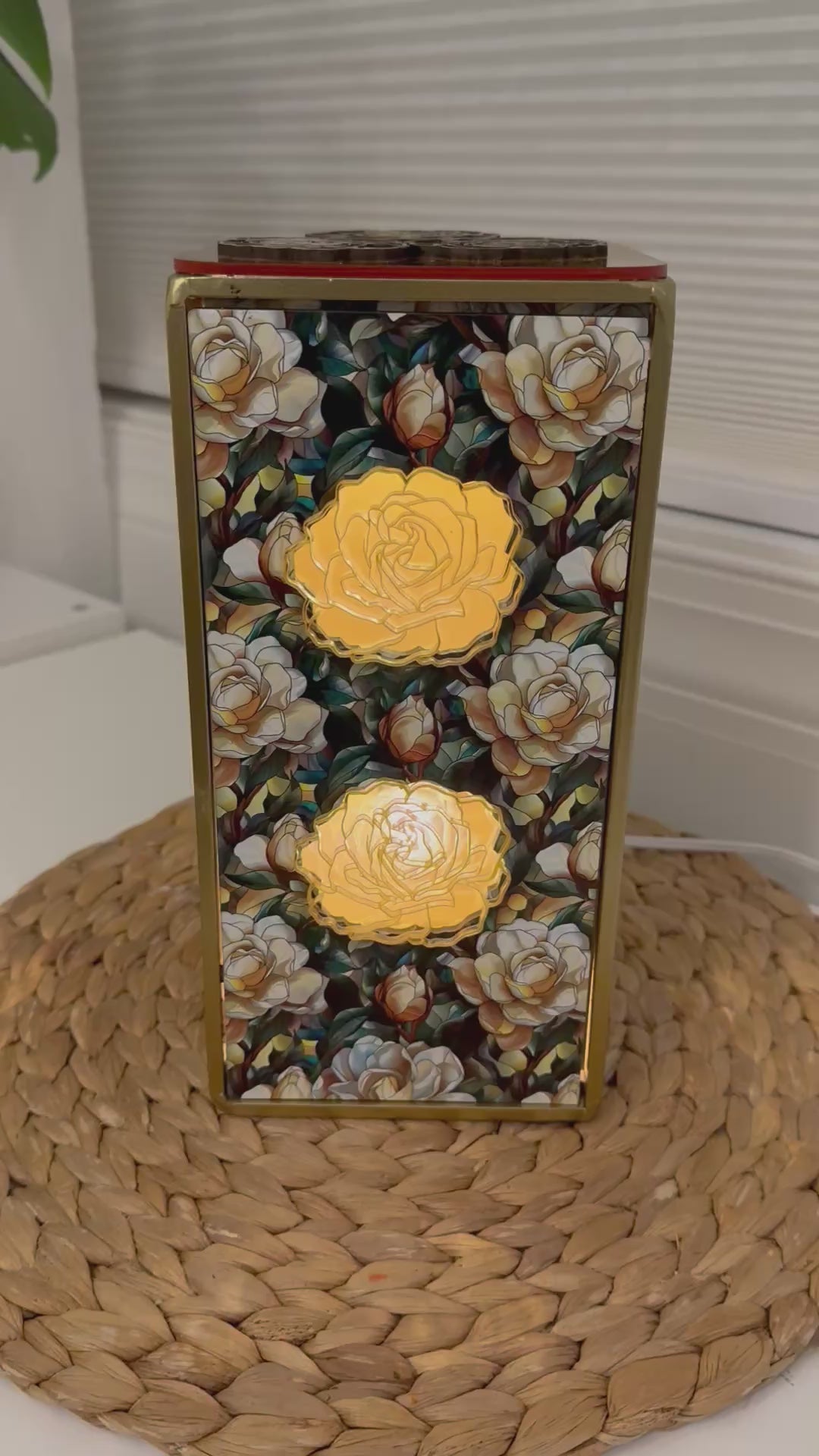 Gardenia lantern